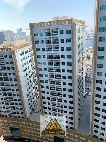 للبيع مع باركنج وإطلالة على الخور باقل سعر شقة غرفة وصالة بمساحة كبيرة