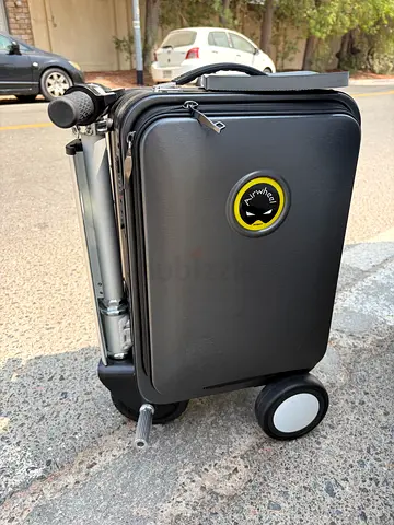 Airwheel SE3S Smart Ride-On Luggage – Excellent Condition black color