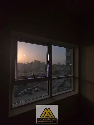 استديو فاخر مساحه كبيره مع باركينج في أبراج الأورينت بجوار جميع الخدمات والطرق الرئيسيه