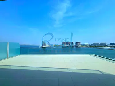 Sunny 2-BR Panoramic Sea Views – Don’t Miss Out!