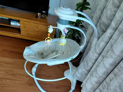 4moms MamaRoo Baby Swing - White, Good Condition