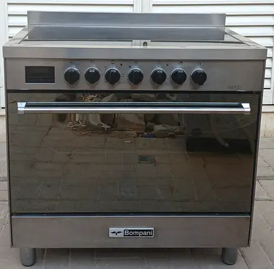 Stainless Steel 5-Burner Electric Ceramic Cooktop Range - Good Condition