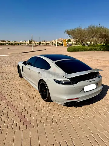 بورش باناميرا GTS 2022