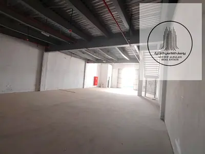 للإيجار مستودع مساحه 3550 قدم كهرباء 19 كيلوو السعر 110000 درهم