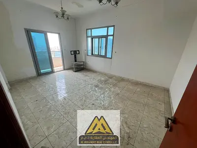 فرصة مميزة للإيجار السنوي في منطقة الراشدية 3 بعجمان، شقة غرفة وصالة بمساحة مريحة وتصميم عملي، تتميز بوجود بلكونتين وصالة منفصلة، في موقع حيوي قريب من
