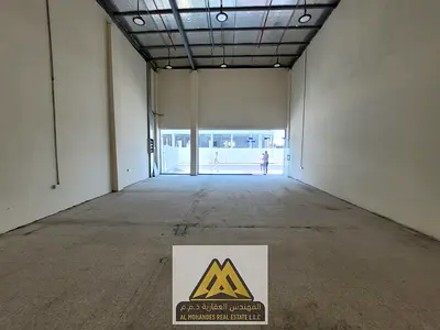 محل تجاري مساحه كبيره يصلح لجميع الانشطة بمنطقة عجمان الصناعية على شارع رئيسي  بجوار جميع الخدمات