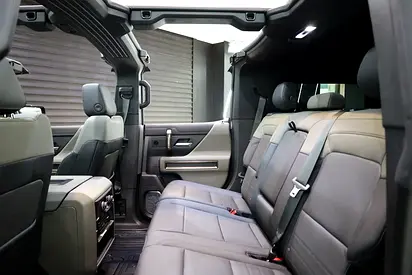 صورة 10 لـ 2024 GMC HUMMER