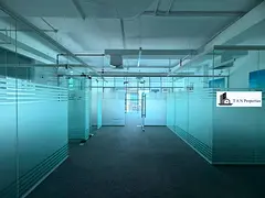 STUNNING INDEPENDENT OFFICE | METRO FRONT | ROAD VIEW