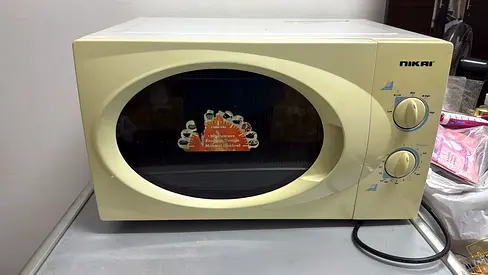 NIKAI 23L Microwave Oven – Cream Color – Excellent Working Condition