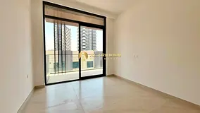 Bright 1BR | Prime Location | Community View