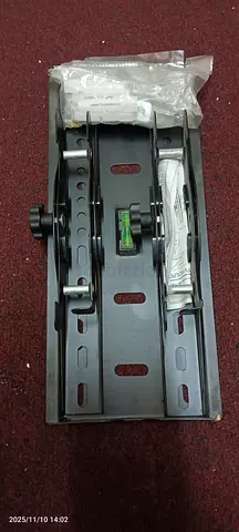 Adjustable TV Wall Mount with Built-in Spirit Level