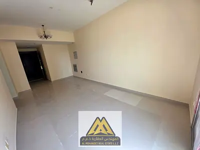 شقة غرفة وصالة بمساحة كبيرة في موقع مميز بجوار سيتي سنتر عجمان، تتميز بتصميم عملي ومناسب للسكن العائلي مع سهولة الوصول إلى دبي والشارقة.