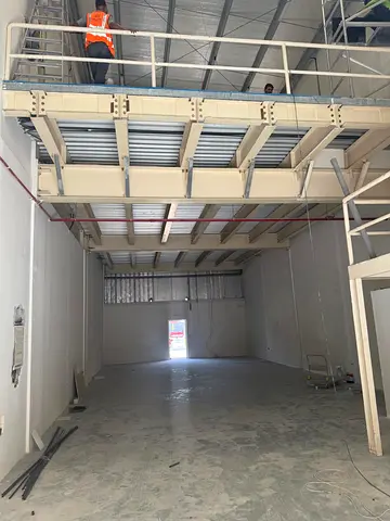 3000 sq ft road facing warehouse with Toilet/Pantry @250k for car detailing/hardware shop and light commercial activities Power 30 kw