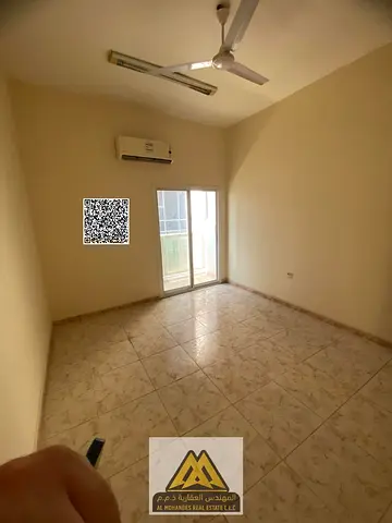 فرصة سكنية بسعر مميز ومساحة واسعه وتشطيب عملي في قلب الروضة مع بلكونة وصيانة مجانية
