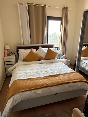 Full bedroom