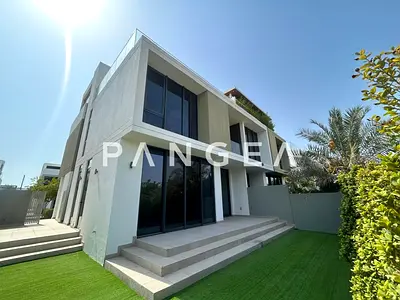 Landscaped l Single Row l Close to Amenities