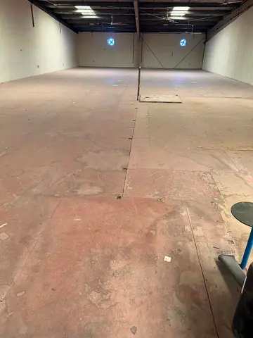 6500 sq ft warehouse for commercial use prime location at Al Quoz ind 4 @ 35 per sq Power 40 kwPower 40ft