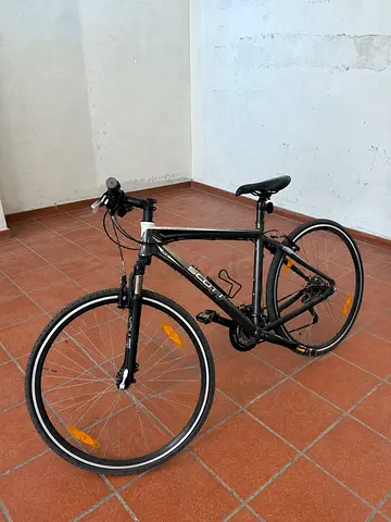 2 bicycles,scott and diamant