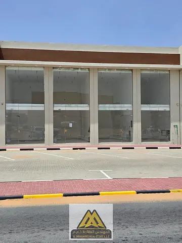 مبني تجاري مميز جدا | للبيع بالحليو | مكون من 4 محلات | موقع مميز علي شارع رئيسي