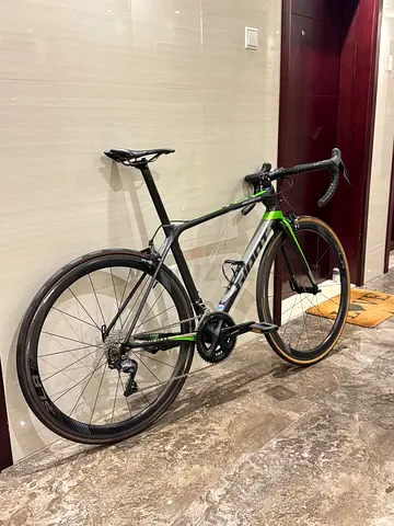 Full carbon road bike medium