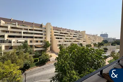Spacious 1 Bed | Corner | Barton House