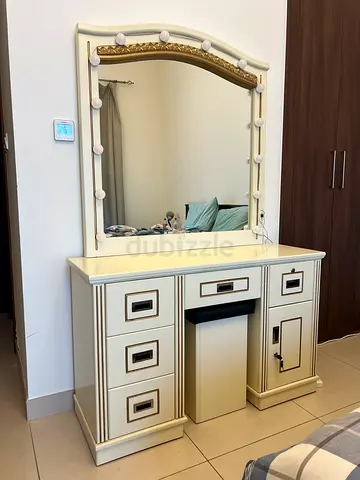 Dressing table