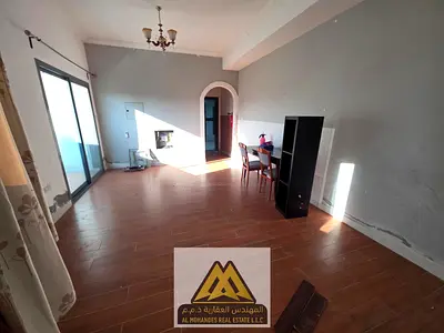 يتميز الاستوديو بمطبخ شبه منفصل، وتكييف مركزي، بالإضافة إلى بلكونة بإطلالة ممتازة تمنحك راحة وخصوصية أكبر، مع سهولة الوصول إلى شارع الاتحاد وجميع المن