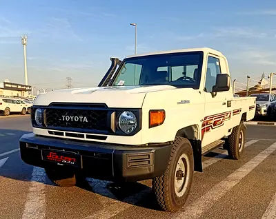 Toyota land Cruiser pick up S.C Diesel 4.2L 6V M/T 4*4 basic white color 2026 With No Restricti
