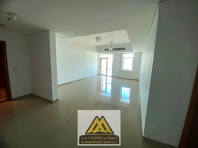 غرف ماستر توفر الراحة والخصوصية. 3 بلكونات بإطلالات مميزة ومفتوحة. خزائن حائط مدمجة. تكييف مركزي. باركن مجاني.
