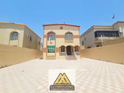 5 Bedrooms Spacious Living Room Majlis Plot Size: 5,000 sq. ft. Spacious Layout Prime and Quiet Location Close to All Services Easy Access to Main Roa