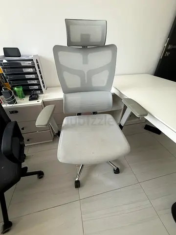 Ergonomic white office chair with headrest - good condition