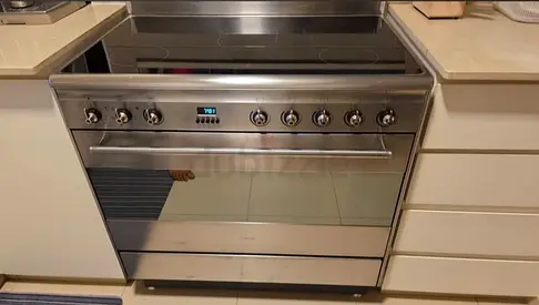 Smeg Stainless steel freestanding electric range with glass-ceramic hob (good condition)