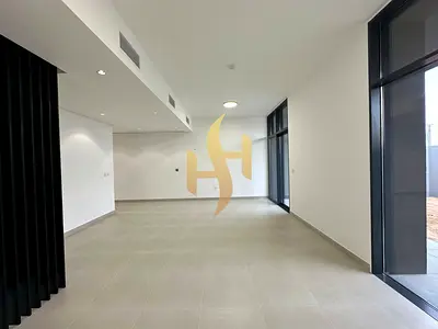 LUXURY 4 BEDROOM TOWNHOUSE FOR SALE IN ROBINIA
