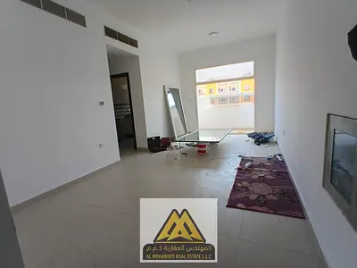 شقة للإيجار السنوي في المويهات 3 عجمان غرفتين وصالة جديدة بمساحة كبيرة وبلكونة وإطلالة بانورامية وقريبة من مخرج دبي