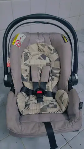 Used Graco Infant Car Seat with Carry Handle - Good Condition