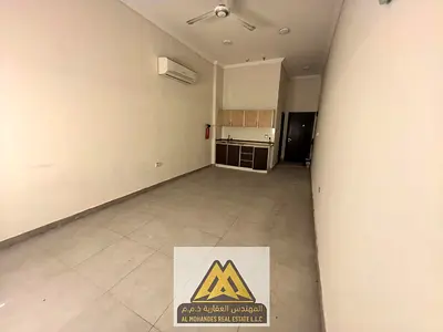 للإيجار السنوي استوديو واسع بالمويهات 1، طابق أرضي، تكييف سبليت، قريب من جميع الخدمات، موقع هادئ ومميز، الإيجار 19 ألف درهم، والدفع على 4 دفعات.