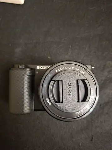 Sony ZV-E10L compact digital camera good condition