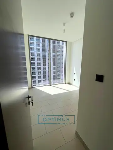 Creekside Living | 1BR + Study | High Floor