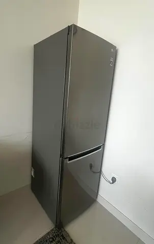 LG Bottom Freezer Refrigerator – Very Good Condition