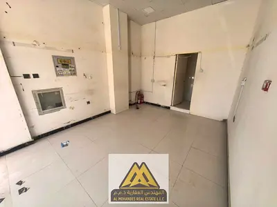 محل للإيجار السنوي موقع جيد في الروضة 1
