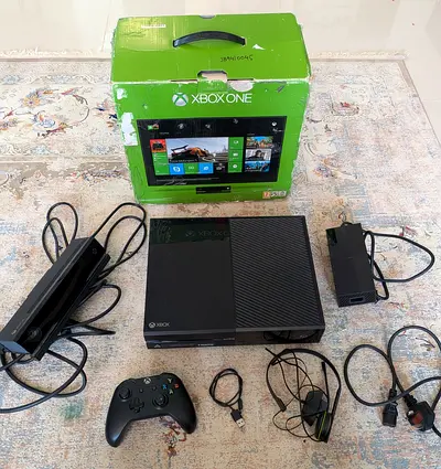 Xbox One 500GB console with Kinect, controller, power and headset