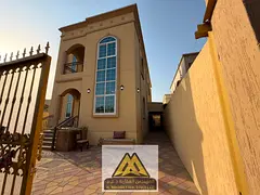 Ground floor + First floor + Roof 8 rooms Spacious living room Family room 3 kitchens 3 separate ent