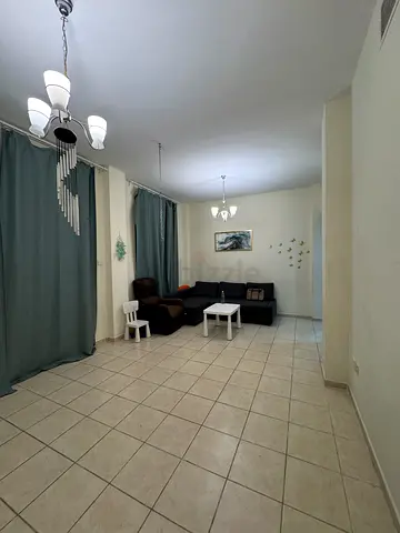 Executive Ensuite Room in The Gardens — Quiet Share, Metro on Your Doorstep.