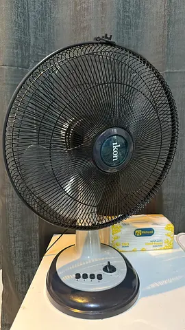 Ikon pedestal oscillating electric fan - good working condition
