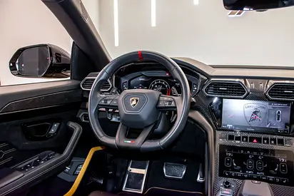 2023 Lamborghini URUS photo 9