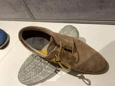 Clark’s Brown suede casual mens shoes, size unstated, pre-owned