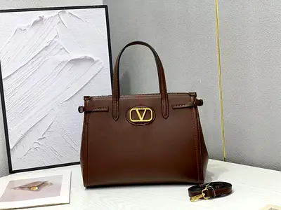 Master copy Brown leather Valentino-style top-handle bag with detachable strap
