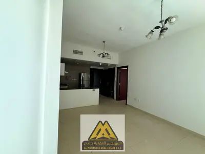 شقة عائلية غرفة وصالة مع باركن مجاني وإطلالة على الشارقة للإيجار السنوي – سيتي تاور، النعيمية 3، عجمان