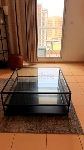 Modern Glass Coffee Table – Excellent Condition