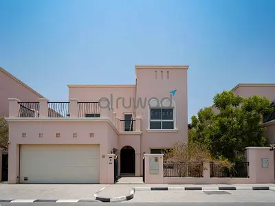 4BR En-Suite Villa | Private Garden | Near Mall